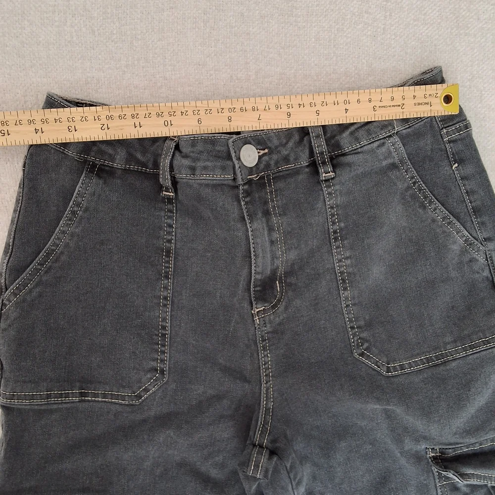 Forever 21 Premium High Rise Black Denim Cargo High Rise Flared Jeans Size 30 - Picture 2 of 5